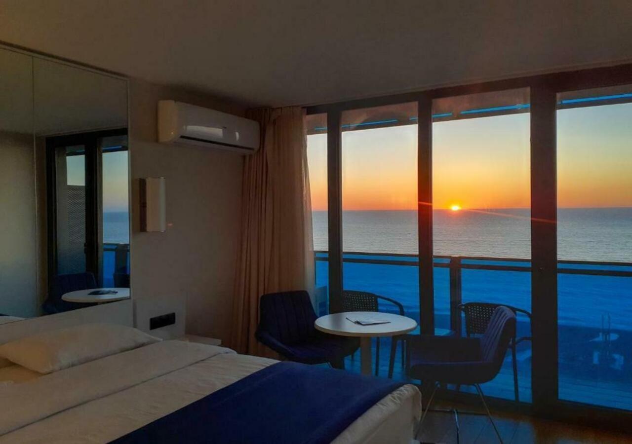 Aparthotel Orbi City Sea View Batumi Esterno foto